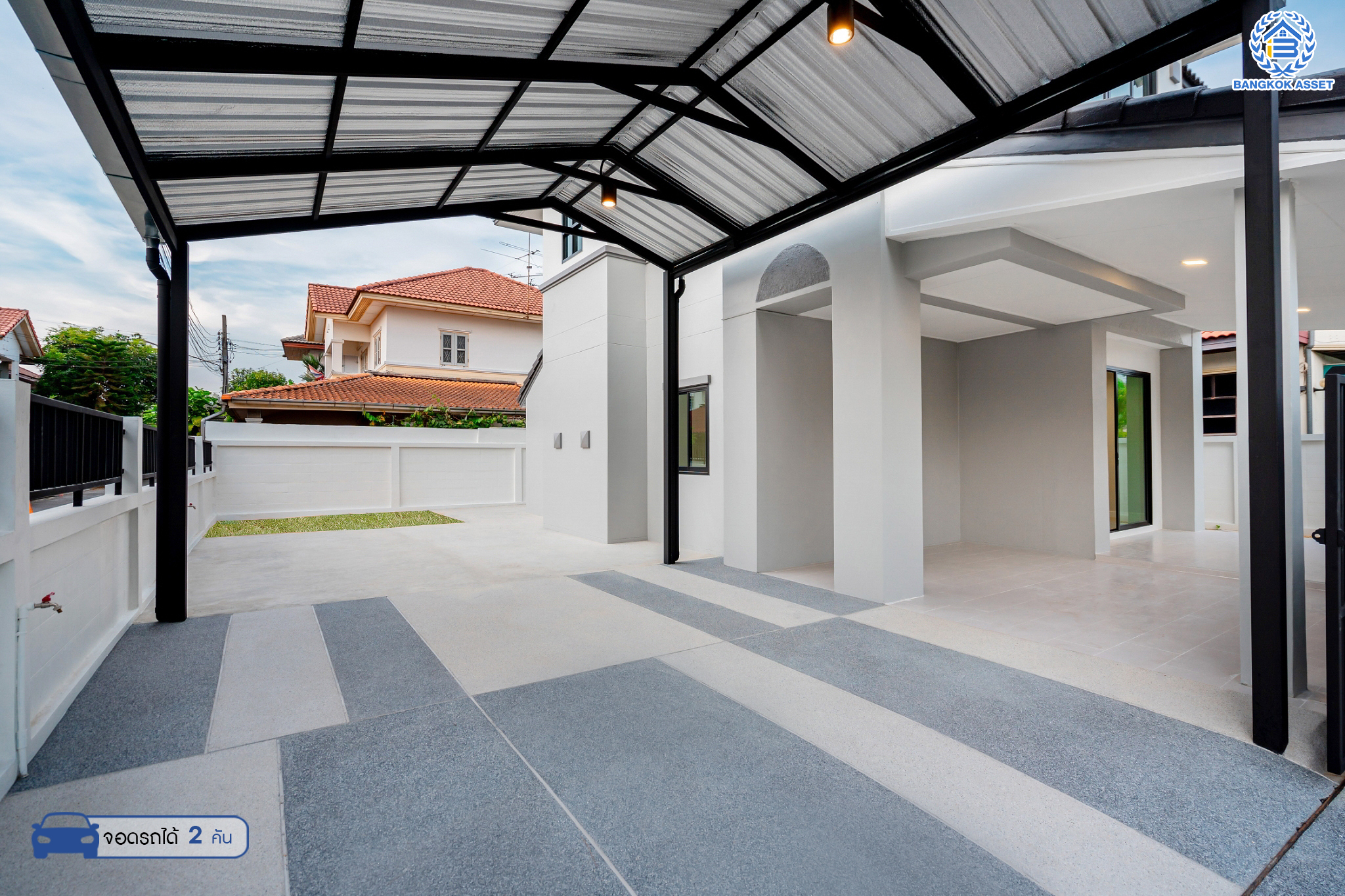 บ้านมือสองตกแต่งใหม่ ม.บ้านสาวิตรี พุทธมณฑลสาย3 หลังมุม เนื้อที่ 56.2 ตร.ว. ฟังก์ชัน 3 ห้องนอน 3 ห้องน้ำ จอดรถได้ 2 คัน บนทำเลใกล้ทางคู่ขนานลอยฟ้าบรมราชชนนี ม.มหิดล เซ็นทรัลศาลายา และรายล้อมด้วยสิ่งอำนวยความสะดวกครบ!